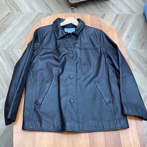 Eddie Bauer Leather Jacket Ladies XL.  Like New.